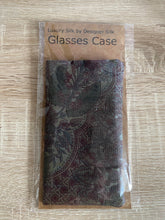 Load image into Gallery viewer, Vintage Silk Fabric Glasses Case