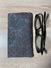 Load image into Gallery viewer, Vintage Silk Fabric Glasses Case