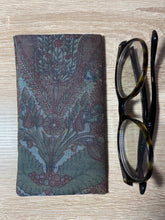 Load image into Gallery viewer, Vintage Silk Fabric Glasses Case